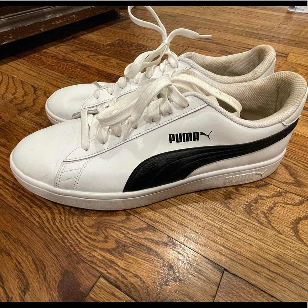 Mens White pumas